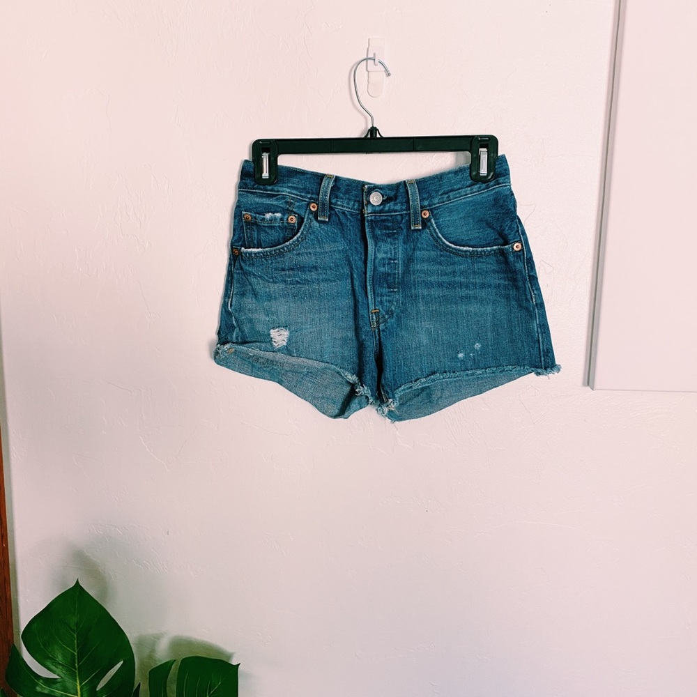 Levi’s 501 cutoff shorts